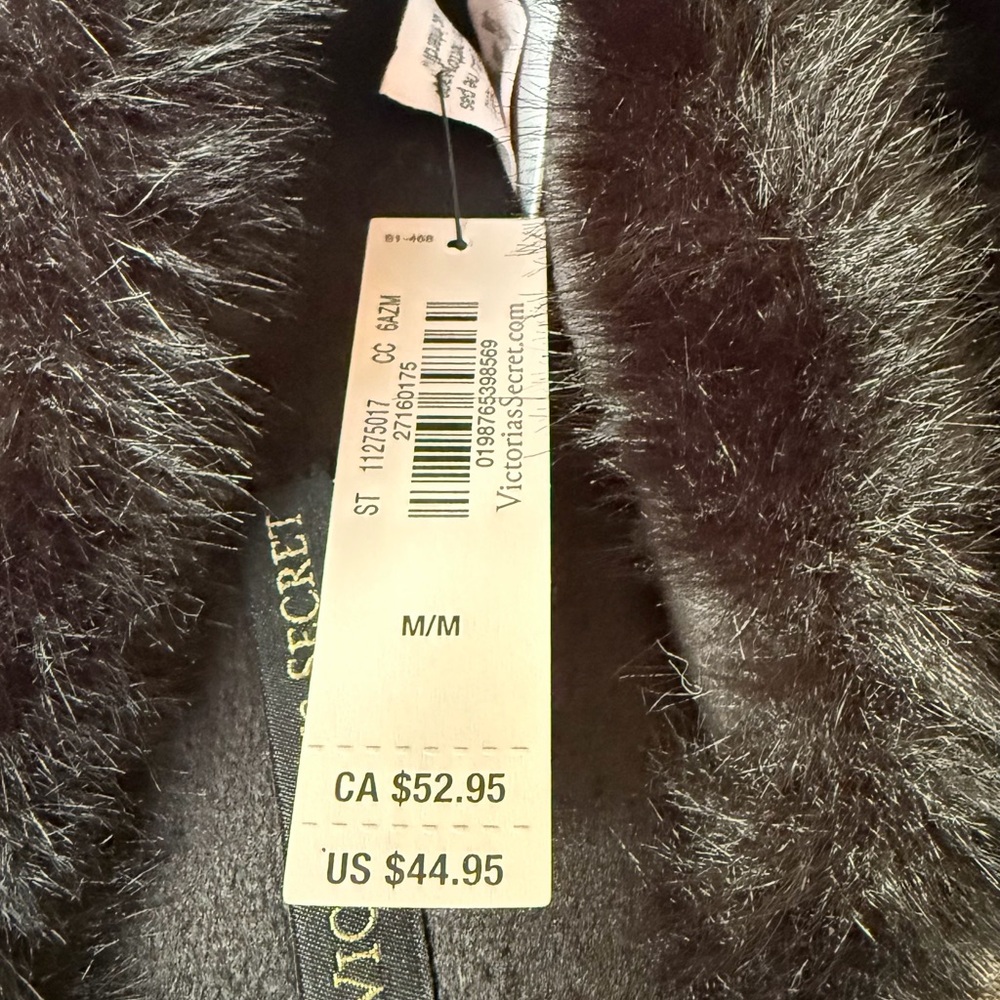 NWT VICTORIA'S SECRET Luxe Plush Closed-Toe Slippers - Picture 8 of 8